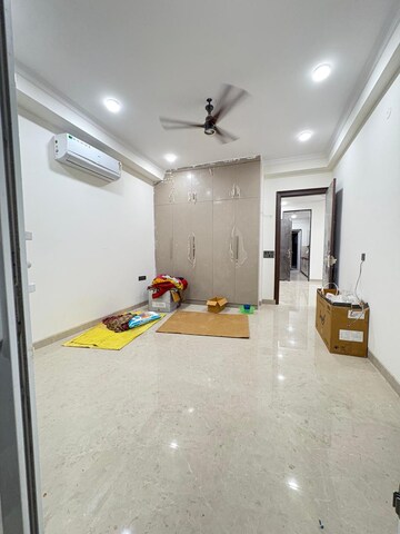 Living Room in 3 BHK Builder Floor at DLF City Gurgaon, Sector 27 – for Rent