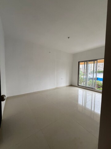 Room in 1 BHK Apartment at Avant Hillway, Goregaon East – for Rent
