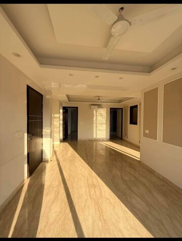 Building Lobby in 3 BHK Builder Floor at DLF Atria, Dlf Phase ii – for Rent