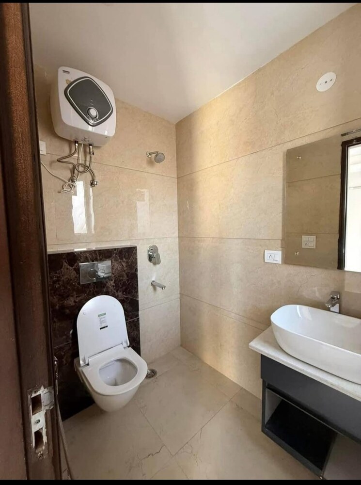 Bathroom, dlf-atria 3 Bedroom 215 Sq.Yd. Builder Floor In Dlf Phase ii Gurgaon 8777541