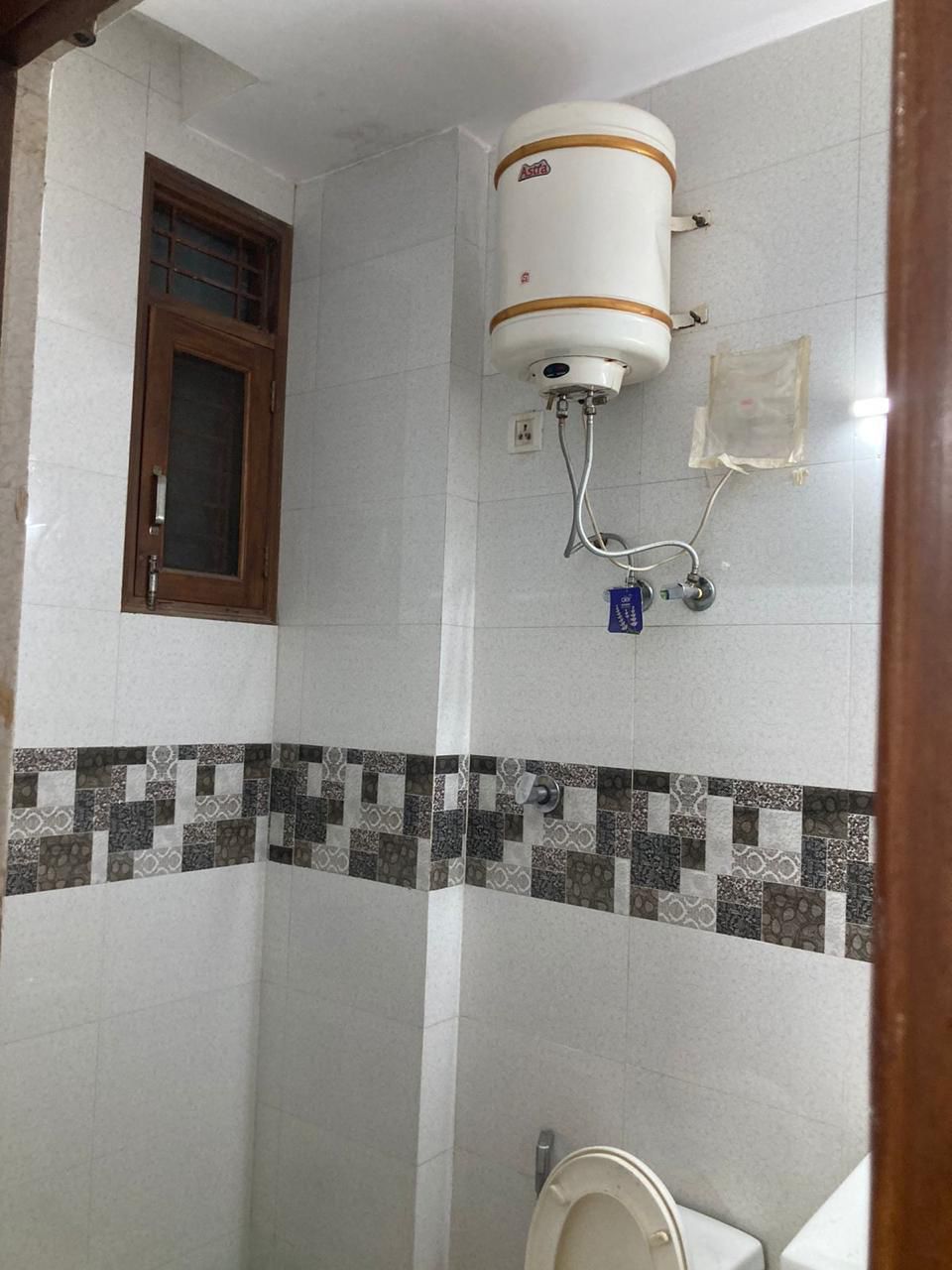 Bathroom, ansal-sushant-apartments 3 Bedroom 1450 Sq.Ft. Builder Floor In Sushant Lok I Gurgaon 8777573