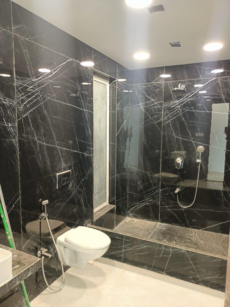 Bathroom, indiabulls-blu 3 Bedroom 1577 Sq.Ft. Apartment In Worli Mumbai 8777670