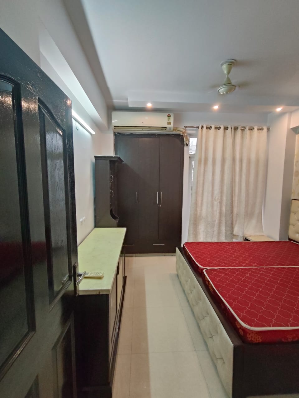 3 BHK + Servant Room Apartment For Rent in Maxblis White House
