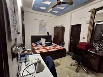 Bedroom in 3 BHK Apartment at Niti Khand ii – for Rent