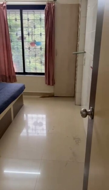 Room in 2.5 BHK Apartment at Coral Park, Goregaon East – for Rent
