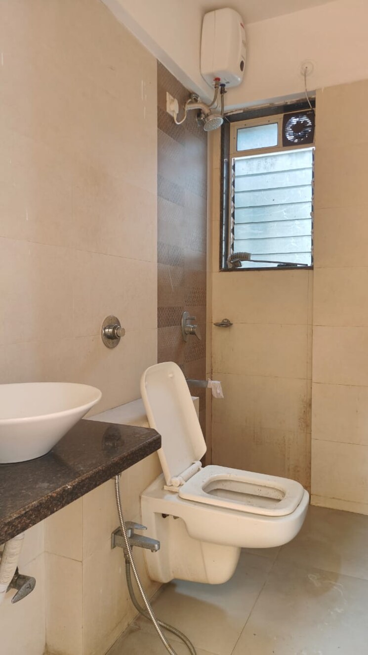 Bathroom, tilak nagar 2 Bedroom 631 Sq.Ft. Apartment In Tilak Nagar Mumbai 8777880