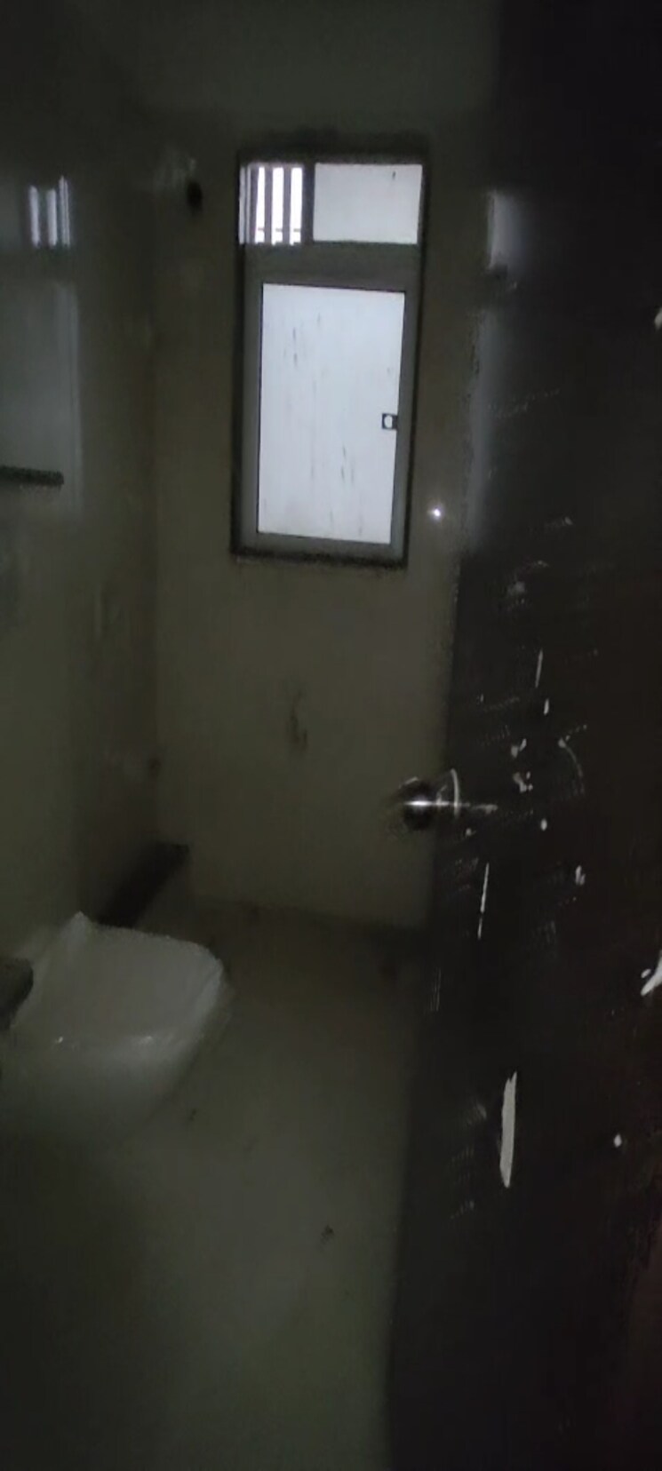 Bathroom, dadar west 1.5 Bedroom 560 Sq.Ft. Apartment In Dadar West Mumbai 8777898