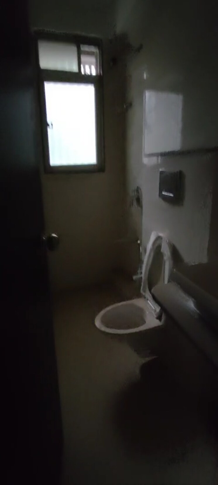 Bathroom, dadar west 1.5 Bedroom 560 Sq.Ft. Apartment In Dadar West Mumbai 8777898