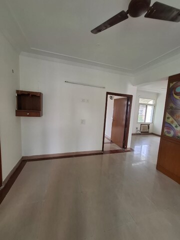 Room in 2 BHK Apartment at Vip Road – for Rent