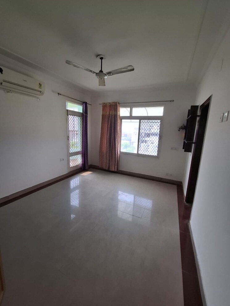 Room, vip road 2 Bedroom 1292 Sq.Ft. Apartment In Vip Road Zirakpur 8777891