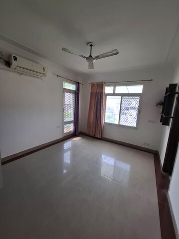 Room in 2 BHK Apartment at Vip Road – for Rent