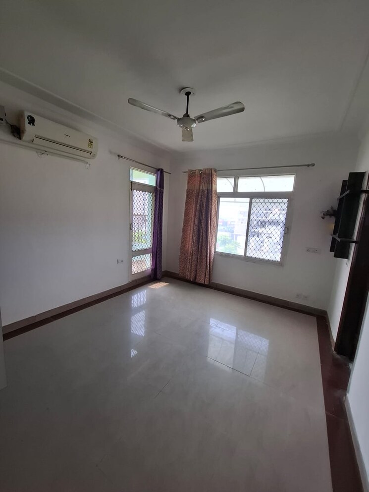 Room, vip road 2 Bedroom 1292 Sq.Ft. Apartment In Vip Road Zirakpur 8777891