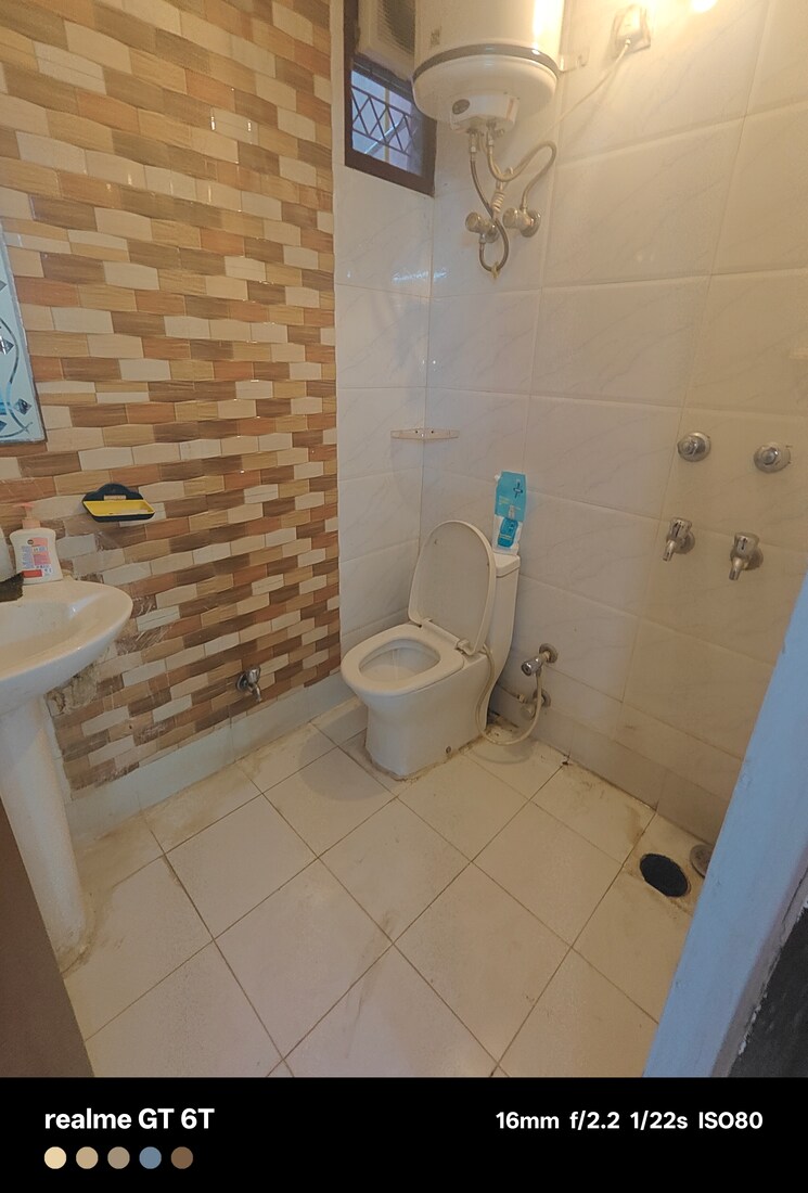 Bathroom, malviya nagar 3 Bedroom 900 Sq.Ft. Builder Floor In Malviya Nagar Delhi 8777904