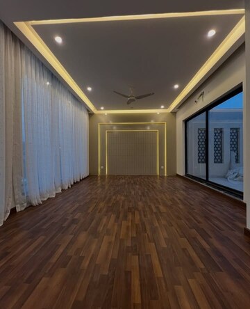 Bedroom in 3 BHK Builder Floor at Sector 35 – for Sale