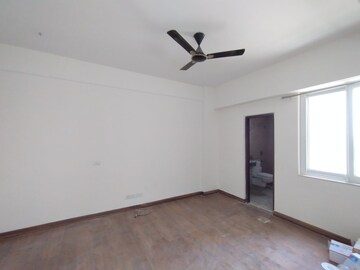 Room in 4 BHK Apartment at Sector 81 – for Rent