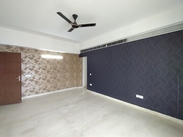Room in 4 BHK Apartment at Sector 81 – for Rent