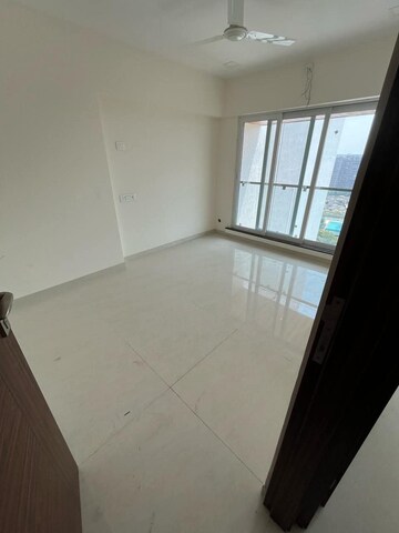 Room in 2 BHK Apartment at DLH Udaka Heights Goregaon West, Goregaon West – for Rent