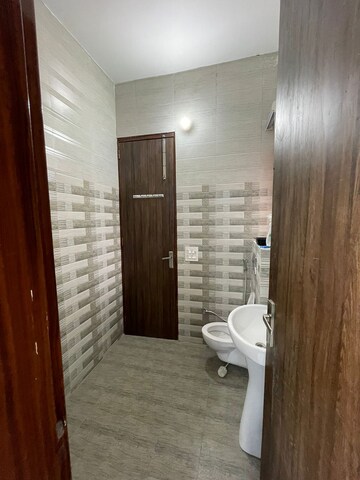 Room in 3 BHK Builder Floor at Vip Road – for Rent