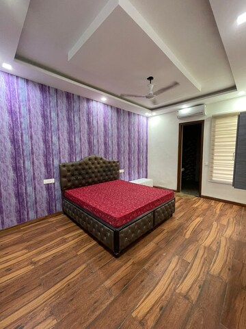 Bedroom in 3 BHK Builder Floor at Vip Road – for Rent