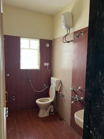 Bathroom in 3 BHK Apartment at Daffodils Housing Society Row House, Pimple Saudagar – for Rent