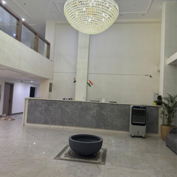Team Area in  Pg at Udyog Vihar Phase 5 – for Rent