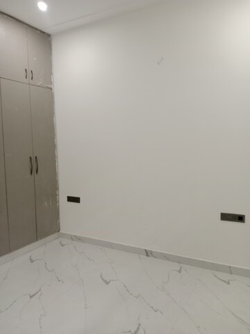 Master Bedroom in 2 BHK Builder Floor at Sector 17 – for Rent