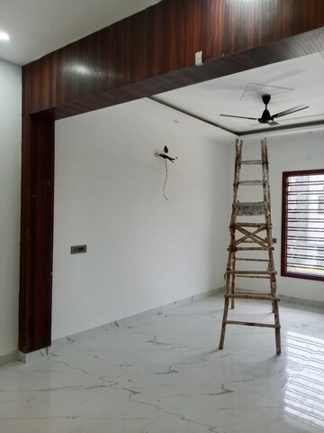 Room in 2 BHK Builder Floor at Sector 17 – for Rent