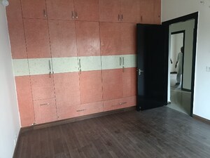 Room in 3.5 BHK Apartment at BPTP Parkland Sector 82, Sector 82 – for Sale