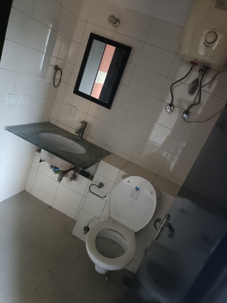 Bathroom, bptp-parkland-sector-82 3.5 Bedroom 2032 Sq.Ft. Apartment In Sector 82 Faridabad 8778021