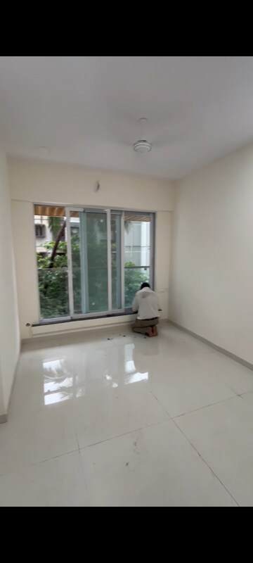 Room in 2 BHK Apartment at Jiten Apartment, Andheri West – for Rent
