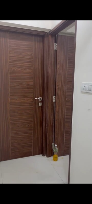 Room in 2 BHK Apartment at Jiten Apartment, Andheri West – for Rent