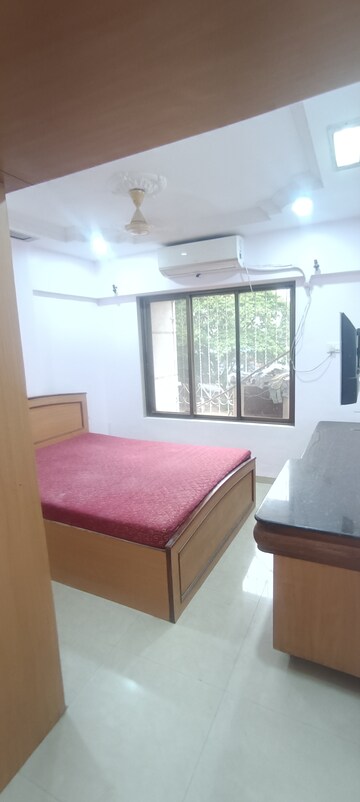 Master Bedroom in 2.5 BHK Apartment at Dheeraj Heritage Residency, Santacruz West – for Rent