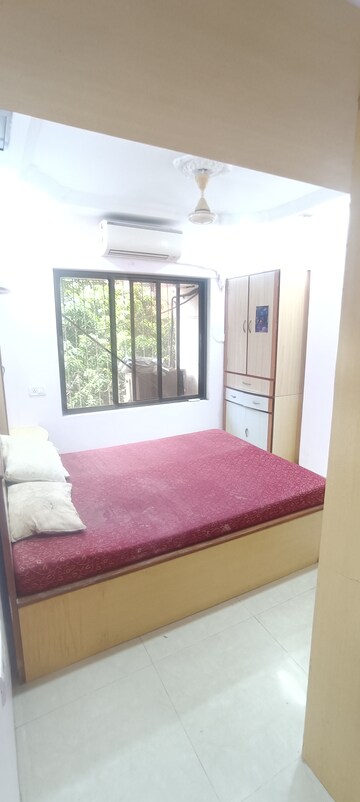 Master Bedroom in 2.5 BHK Apartment at Dheeraj Heritage Residency, Santacruz West – for Rent
