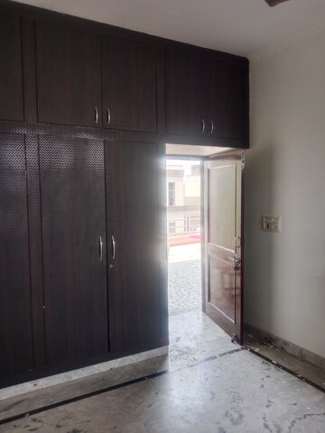 Room in 2 BHK Builder Floor at Sector 18 – for Rent
