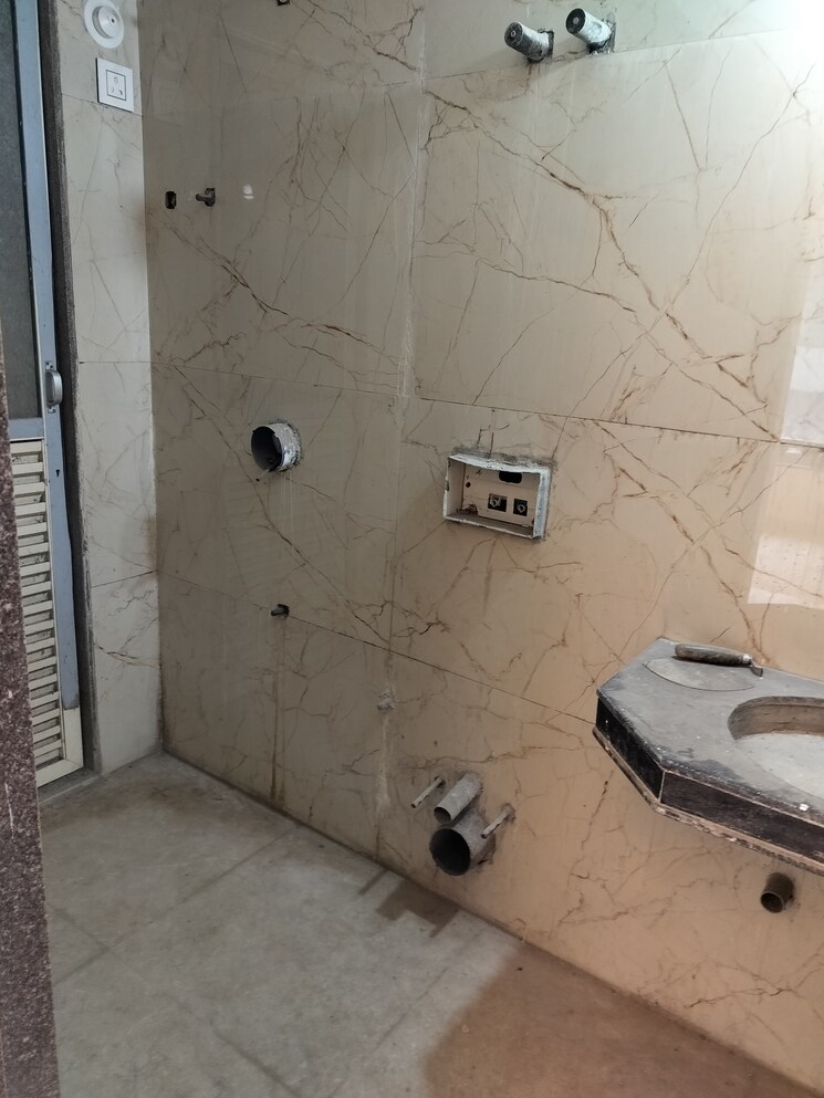 Bathroom, goregaon west 1 Bedroom 416 Sq.Ft. Apartment In Goregaon West Mumbai 8778052