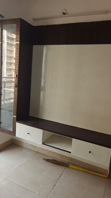 Room in 3 BHK Apartment at Elite Golf Green, Sector 79 – for Rent