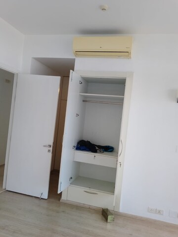 Furnished Amenities in 3 BHK Apartment at Ireo Skyon, Sector 60 – for Rent