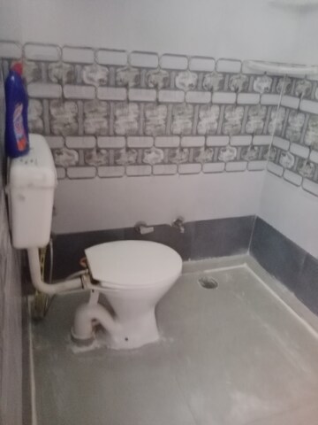 Bathroom in 1.5 BHK Builder Floor at Sector 18 – for Rent