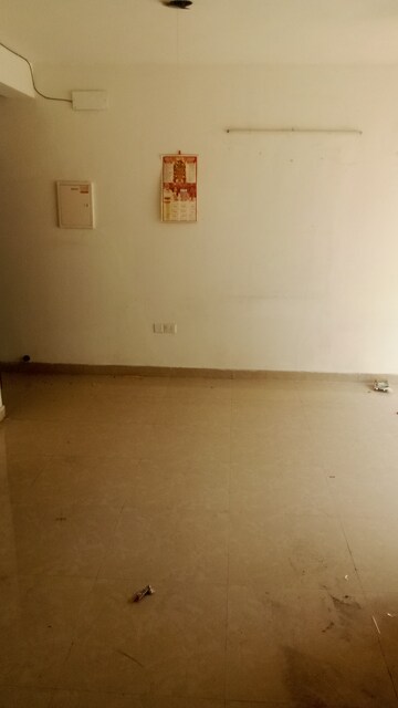 Room in 2 BHK Apartment at Parker White Lily, Sector 8 – for Rent