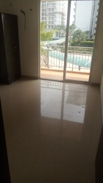 Room in 2 BHK Apartment at Parker White Lily, Sector 8 – for Rent