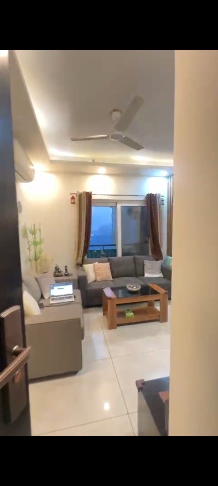 3 BHK Apartment For Sale in Paramount Floraville