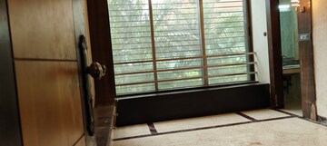 Room in 3 BHK Apartment at Oberoi Springs, Andheri West – for Rent