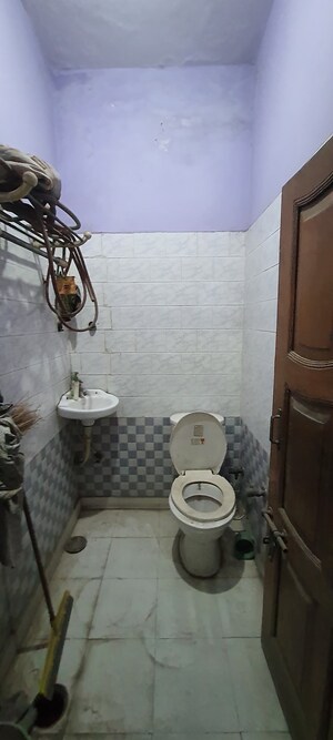 Bathroom in 2.5 BHK Independent House at Faridabad Central – for Sale