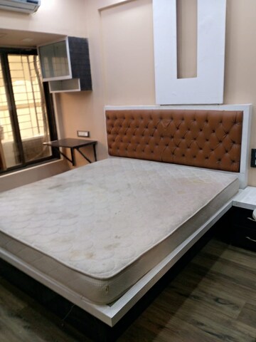 Bedroom in 2 BHK Apartment at Andheri West – for Rent