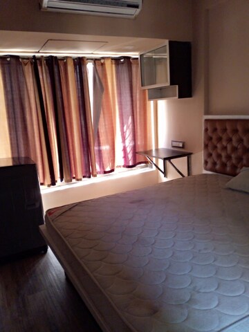 Bedroom in 2 BHK Apartment at Andheri West – for Rent