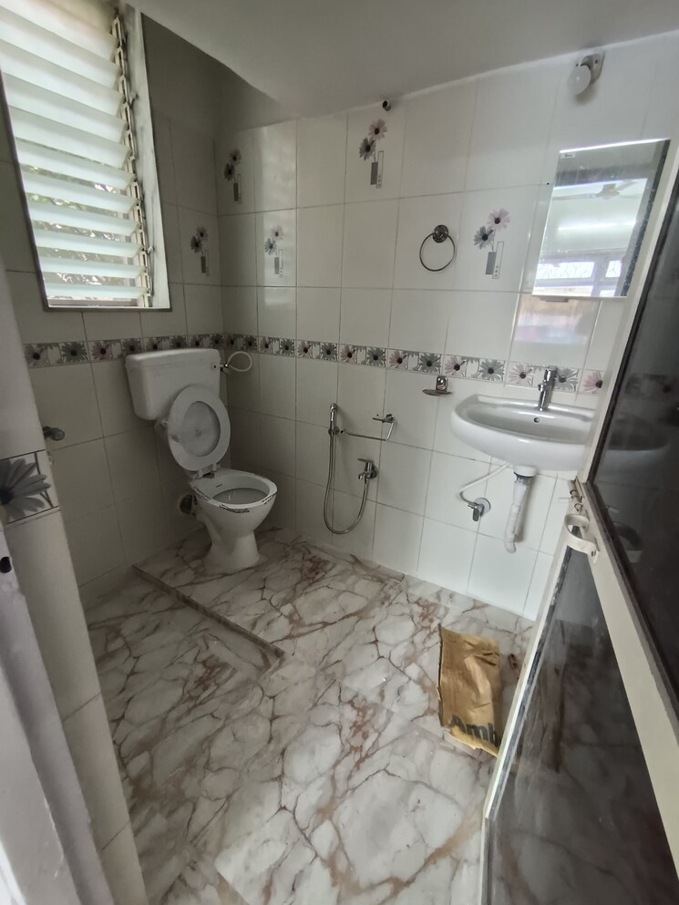 Attached Bathroom, bandra west 3 Bedroom 1300 Sq.Ft. Apartment In Bandra West Mumbai 8778131