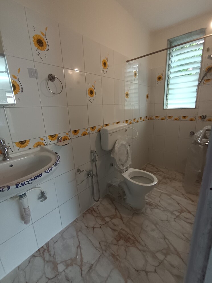 Bathroom, bandra west 3 Bedroom 1300 Sq.Ft. Apartment In Bandra West Mumbai 8778131