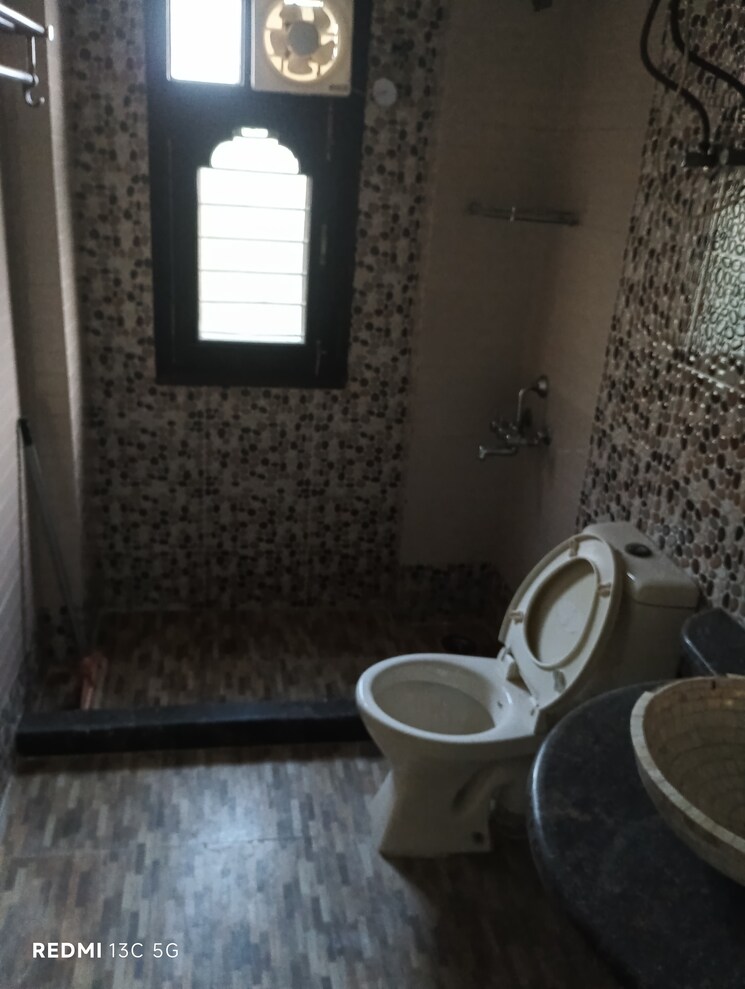 Bathroom, lajpat nagar iii 3 Bedroom 1800 Sq.Ft. Builder Floor In Lajpat Nagar Iii Delhi 8778130