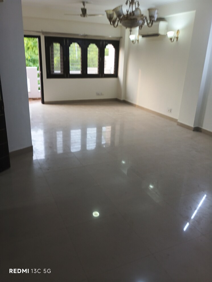 Room, lajpat nagar iii 3 Bedroom 1800 Sq.Ft. Builder Floor In Lajpat Nagar Iii Delhi 8778130