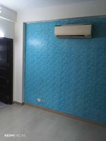 Room in 3 BHK Builder Floor at Lajpat Nagar Iii – for Rent